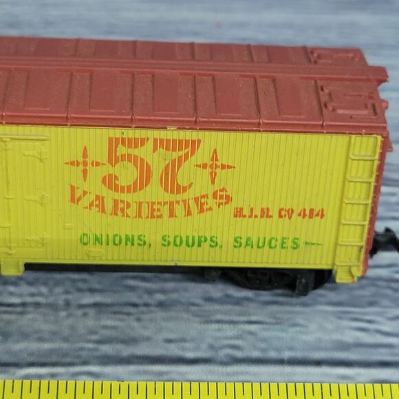 Vintage H.O scale Heinz 57 train box car yellow/red - Picture 8 of 12